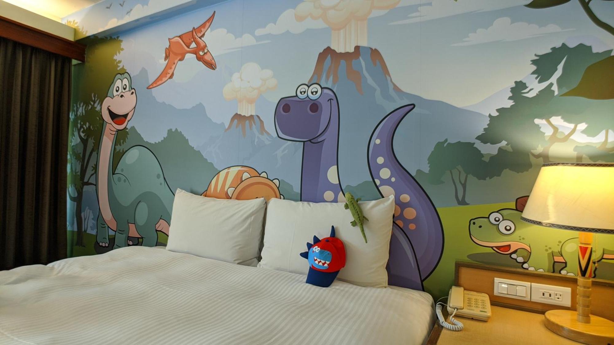 Howard Beach Resort Кэньдин Экстерьер фото A room at the Great Wolf Lodge