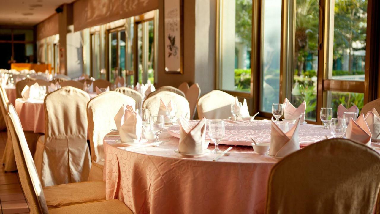 Howard Beach Resort Кэньдин Экстерьер фото Restaurant interior