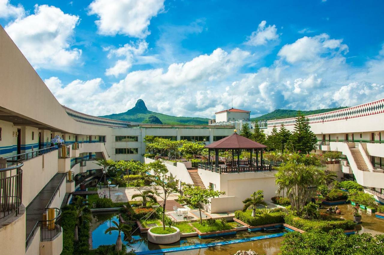 Howard Beach Resort Кэньдин Экстерьер фото View of the campus