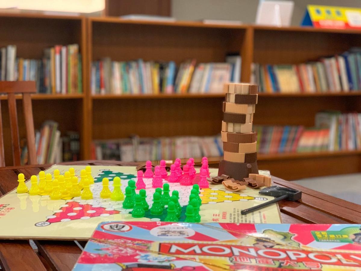 Howard Beach Resort Кэньдин Экстерьер фото A board game